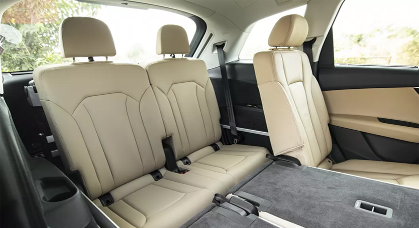 AUDI Q7 Luxury Car Rental